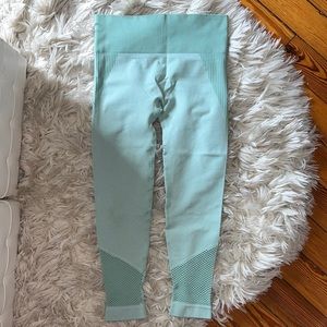 ASTORIA ACTIVEWEAR CAPRI PANTS SAGE GREEN SZ.M